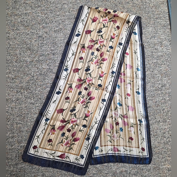 Liz Claiborne Accessories - Liz Claiborne Tulip Jacquard Oblong Scarf